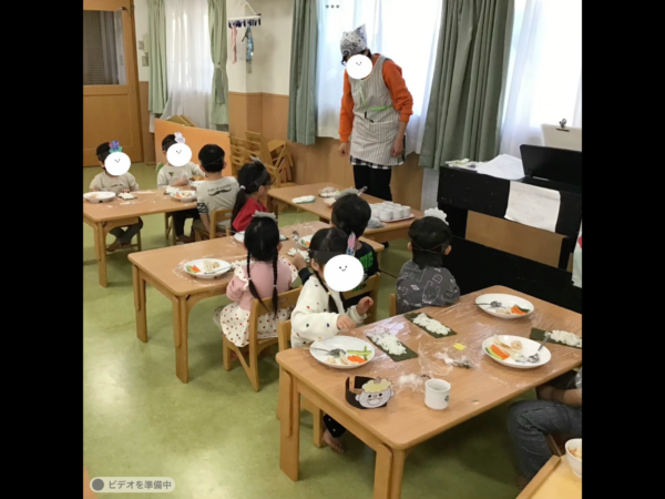 画像：恵方巻き調理保育